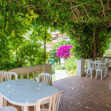 With Swimming Pool In Juan Les Pins Appartement *