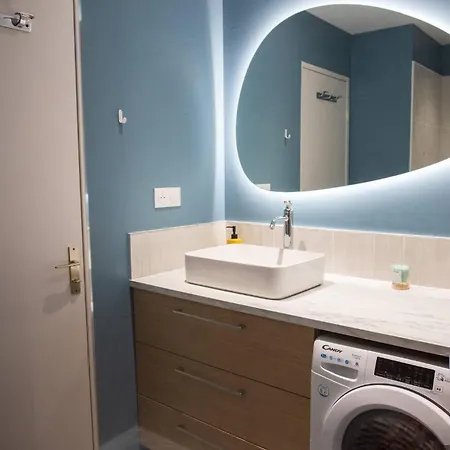 With Swimming Pool In Juan Les Pins Appartement Antibes