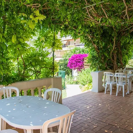 With Swimming Pool In Juan Les Pins Appartement