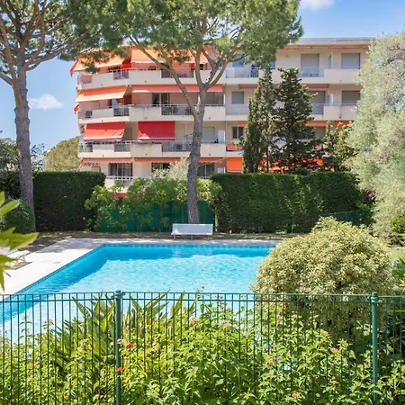 With Swimming Pool In Juan Les Pins Appartement
