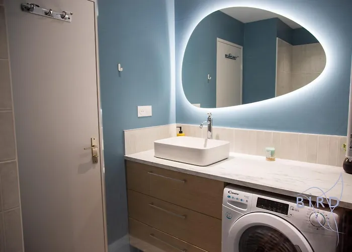 Daire With Swimming Pool In Juan Les Pins Antibes