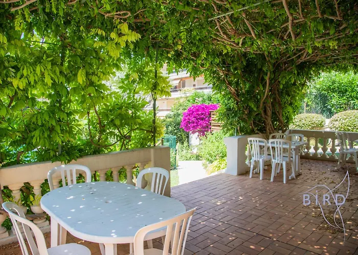 With Swimming Pool In Juan Les Pins Daire *